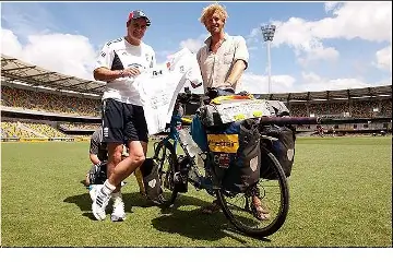 15 500 Miles Avec Un Vélo Et Une Batte De Cricket - Réseau Matador