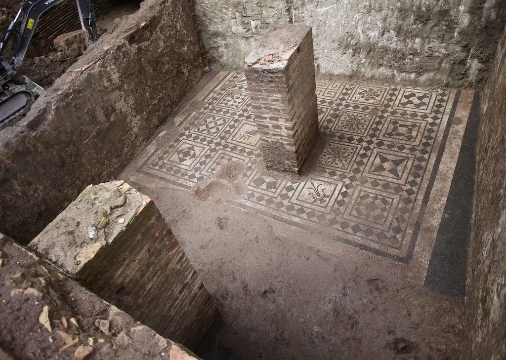 Antiguos Artefactos Romanos Descubiertos Durante La Construcción Del Metro