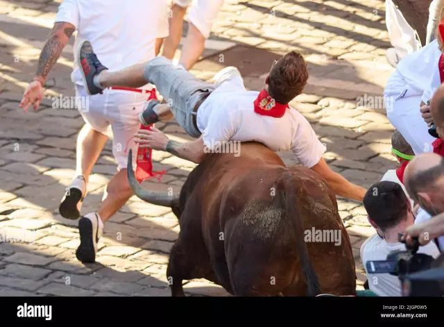 Perjalanan Kerusi Berjalan: Berjalan Dengan Bulls Di Pamplona, Sepanyol - Matador Network